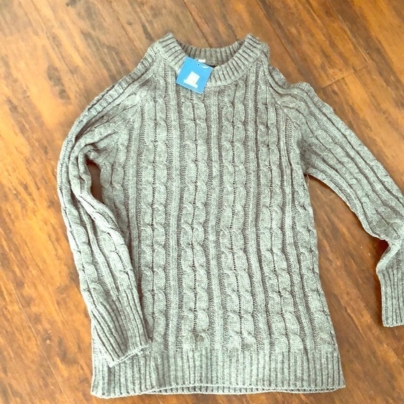 Gray Sweater w/Cold Shoulders - Picture 1 of 2